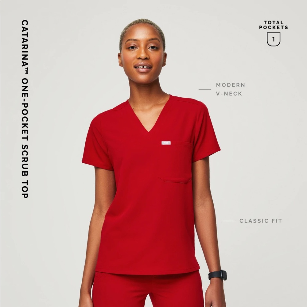 (SCRUB TOP + BOTTOM) Figs winning red set